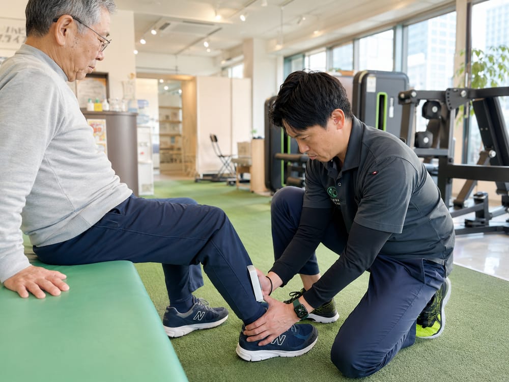 筋力を確認している様子